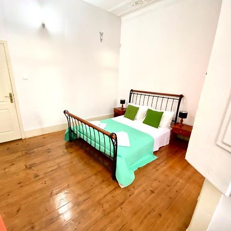 Artdeco Chiado 4 - Large Comfortable Double Room With Shared Bathroom Lissabon Buitenkant foto