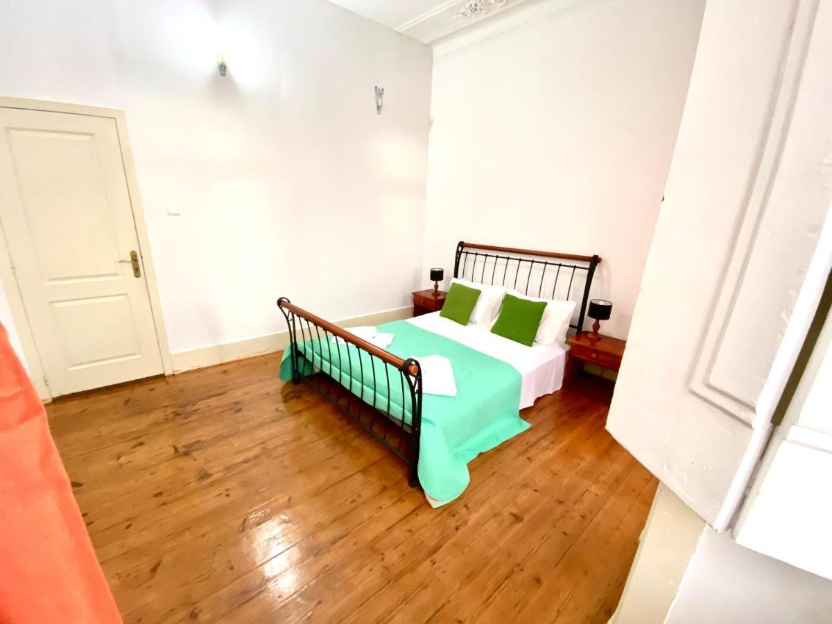 Artdeco Chiado 4 - Large Comfortable Double Room With Shared Bathroom Lissabon Buitenkant foto